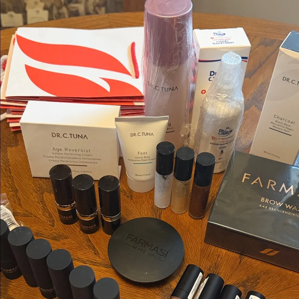 Farmasi Makeup Collection - Lipsticks, Foundations, and More - Picture 8 of 9